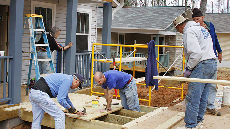 habitat for humanity volunteers