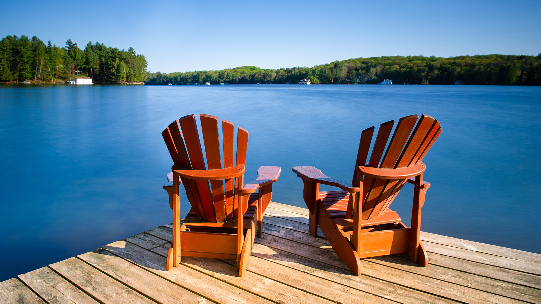 Adirondack-chairs-on-a-pier